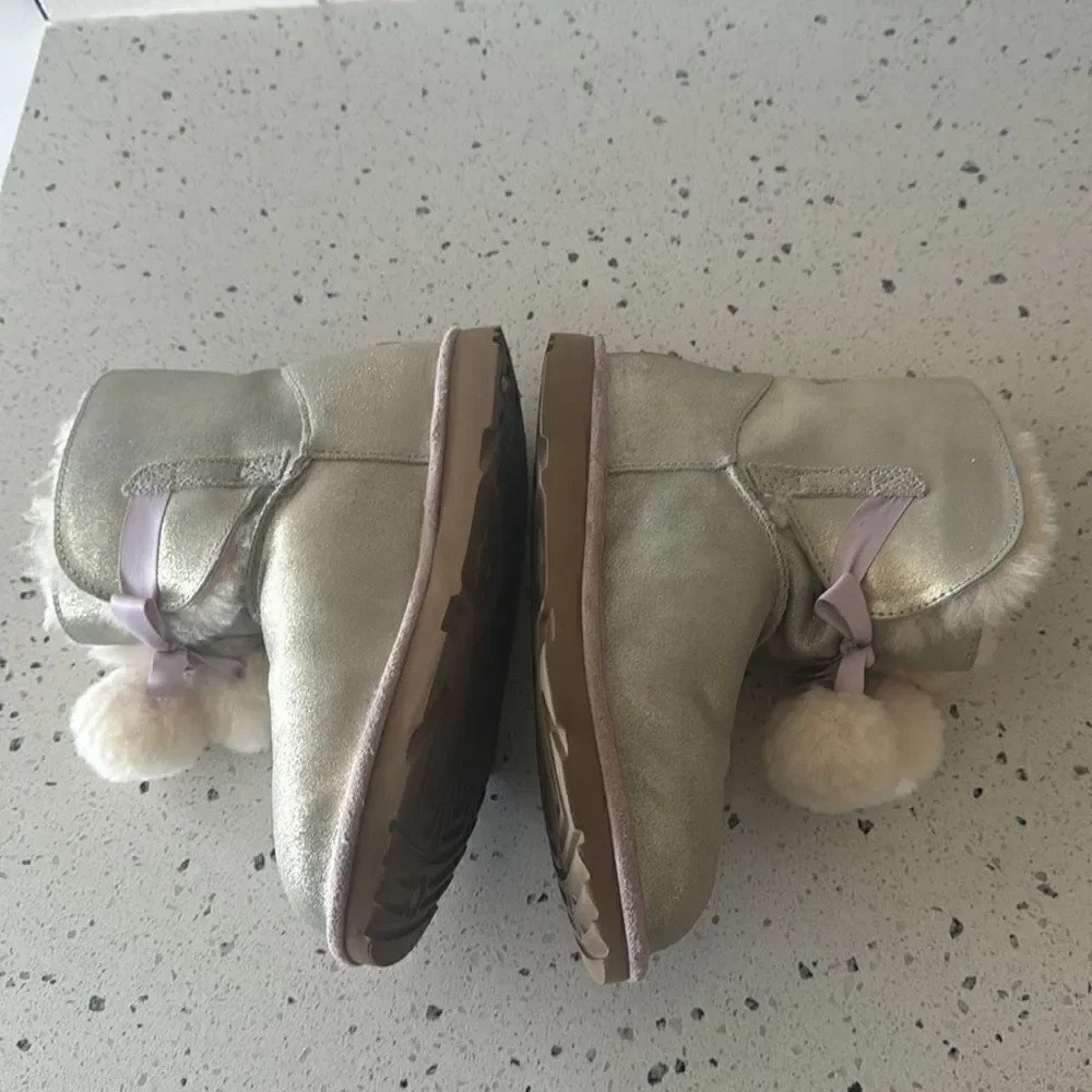 UGG Gita Pom Pom Girl's Metallic Gold Pink Leather Shearling Boots Size 6 Youth
